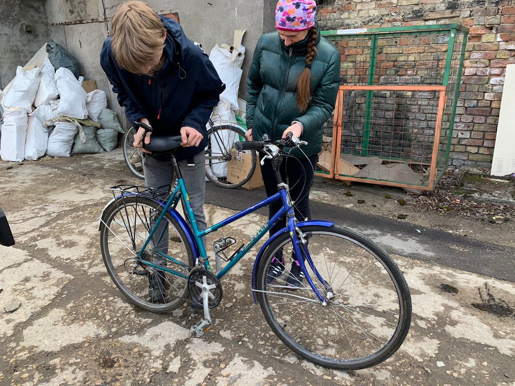 Latviešu saziedotie velosipēdi ukraiņiem.