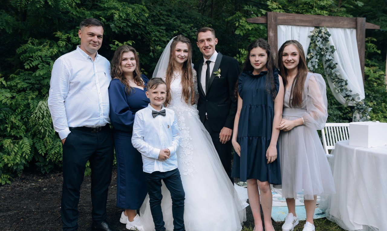 Семья Яковенко на свадьбе старшей дочери Виктории