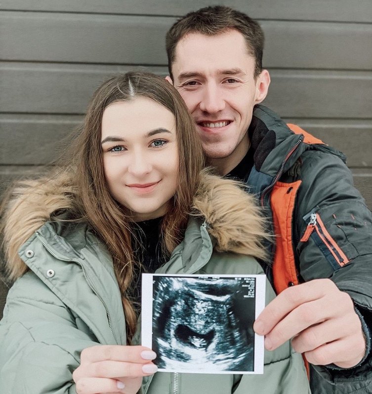 Meita Valērija ar vīru un gaidāmā mazuļa foto, abi palikuši Ukrainā