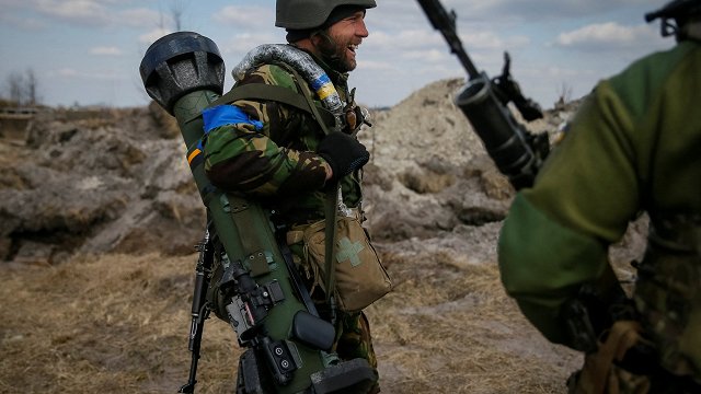 Zviedru instruktori pievienosies Ukrainas karavīru apmācības programmai Lielbritānijā