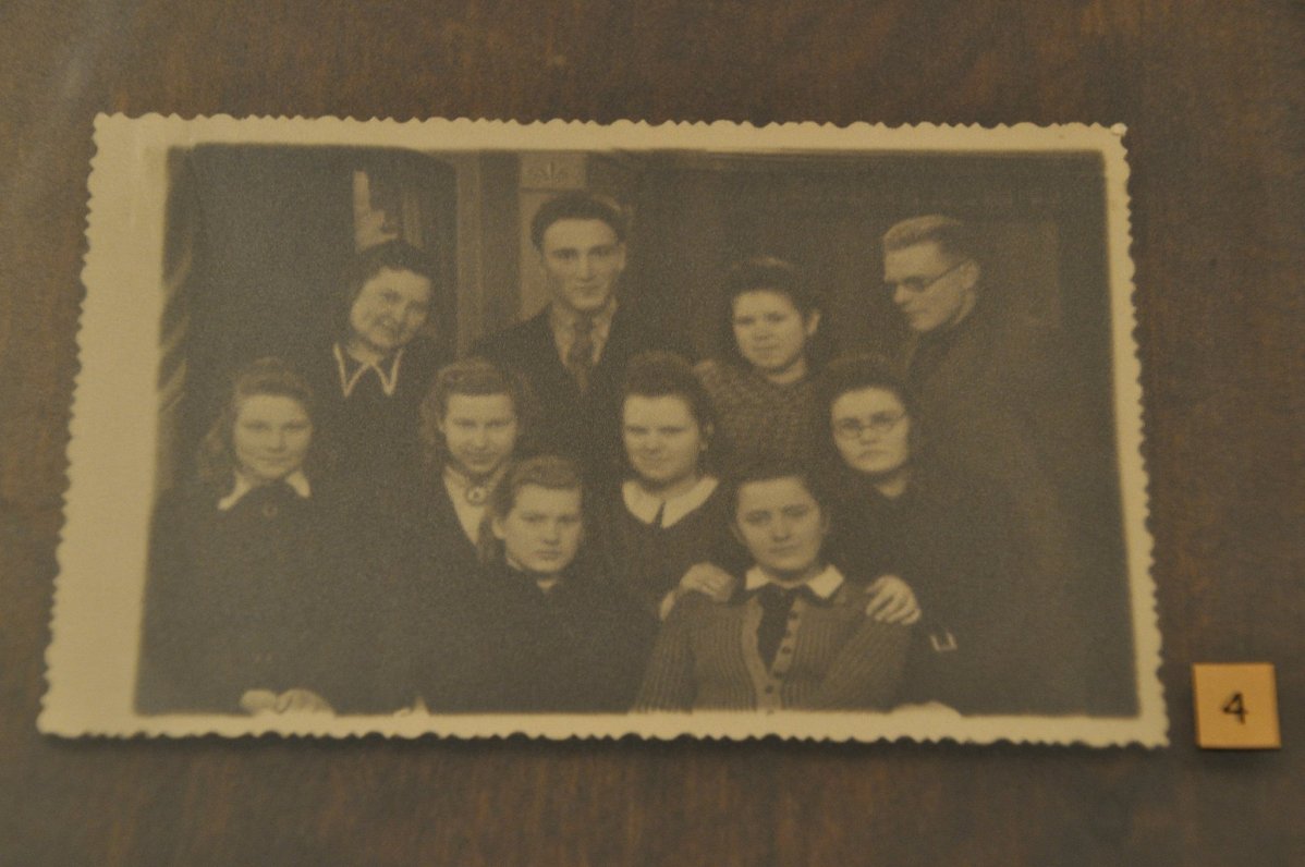 Ф.Морозов с однокурсниками (справа, в очках)