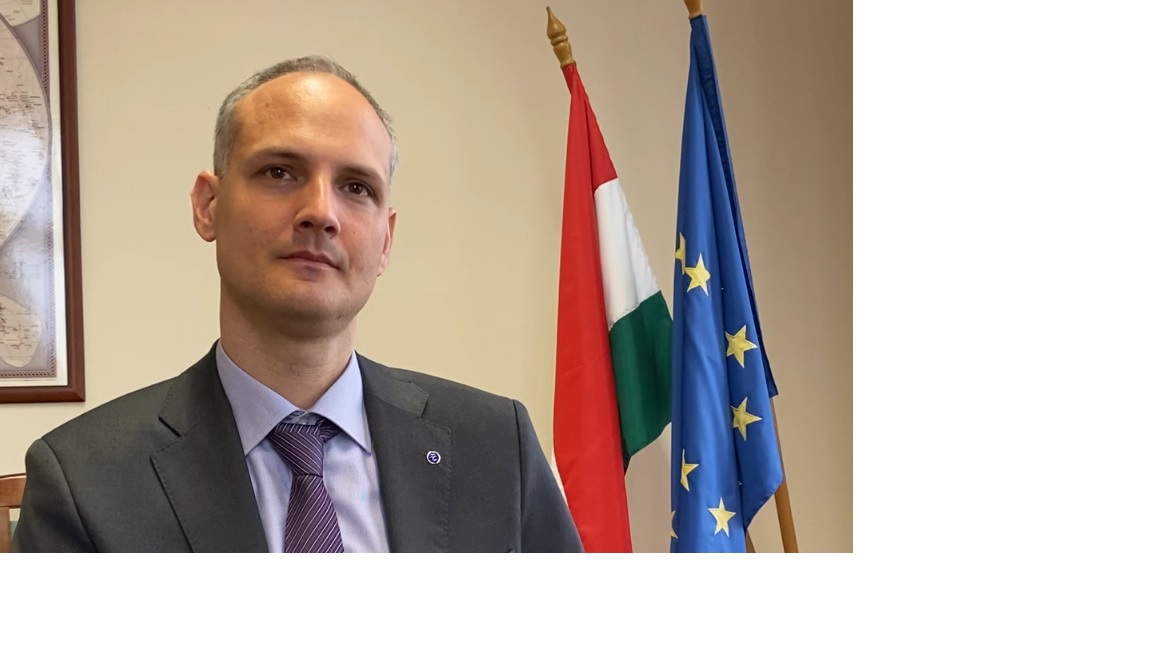 Attēlā Ungārijas Ārpolitikas un tirdzniecības institūta direktors Martons Ugrošdī