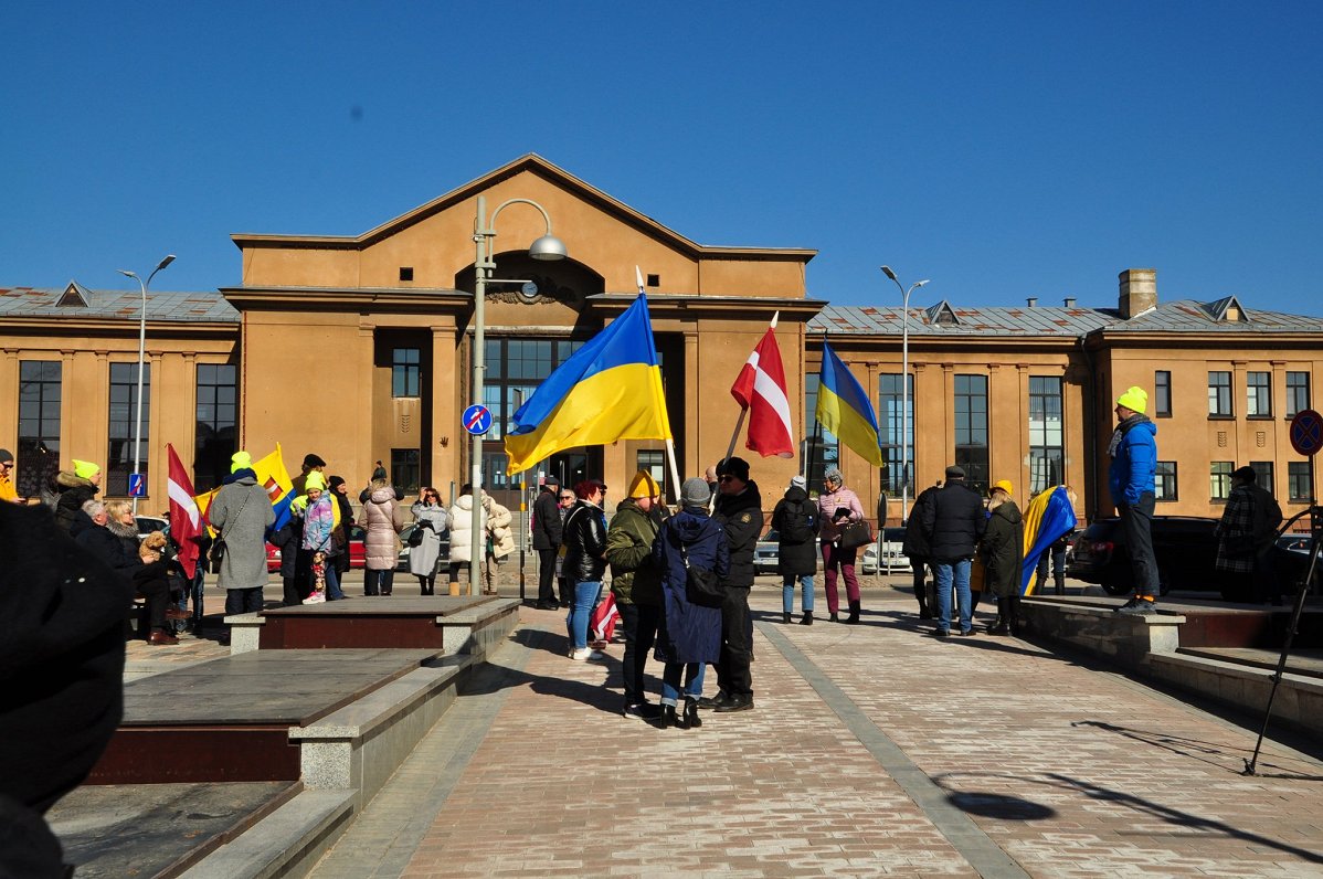 Шествие и митинг в Даугавпилсе в поддержку Украины 3 апреля 2022 года