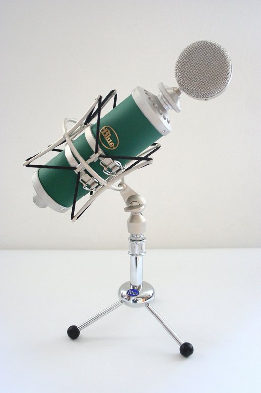 Mārtiņš Saulespurēns (1943). Mikrofona modelis “Kiwi” no “Blue Microphones” kolekcijas. 2000.