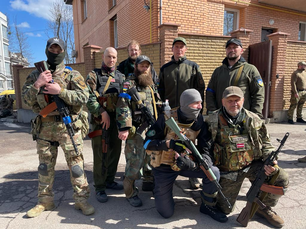 Latvijas iedzīvotāji, kas Ukrainas pusē karo pret Krieviju