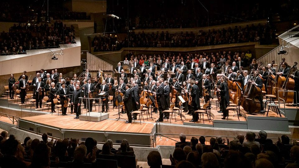 1 мая в Латвии выступит ведущий симфонический оркестр мира — Берлинский филармонический
