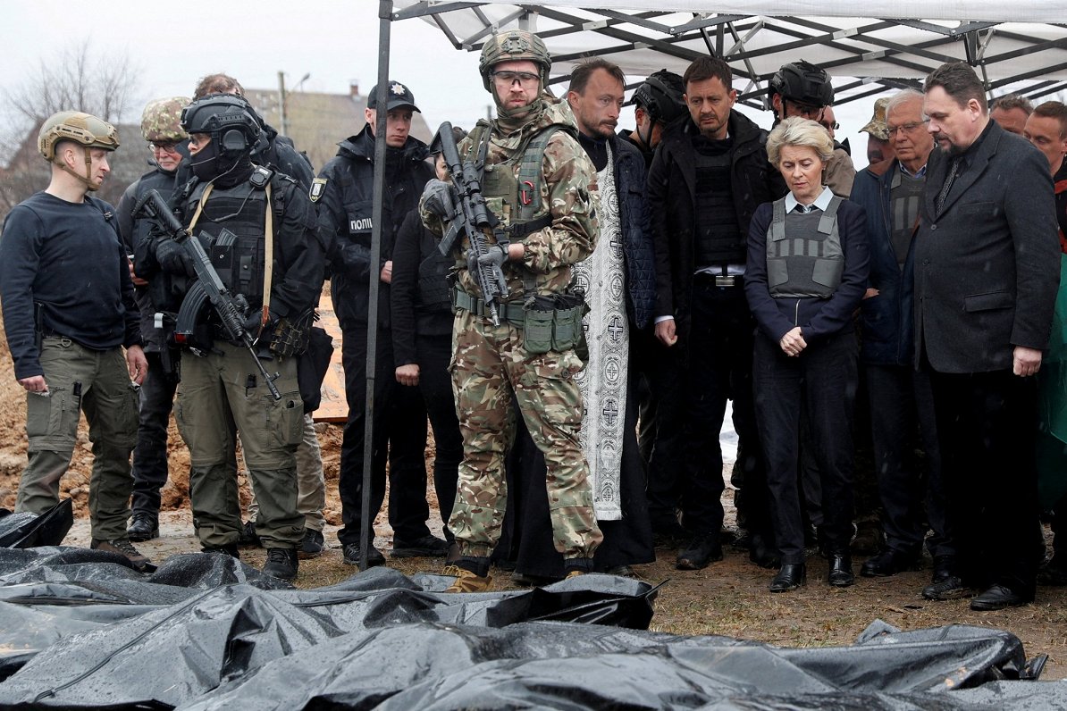 Eiropas Komisijas prezidente Urzula fon der Leiena apmeklē Krievijas sarīkotā slaktiņa vietu Ukraina...