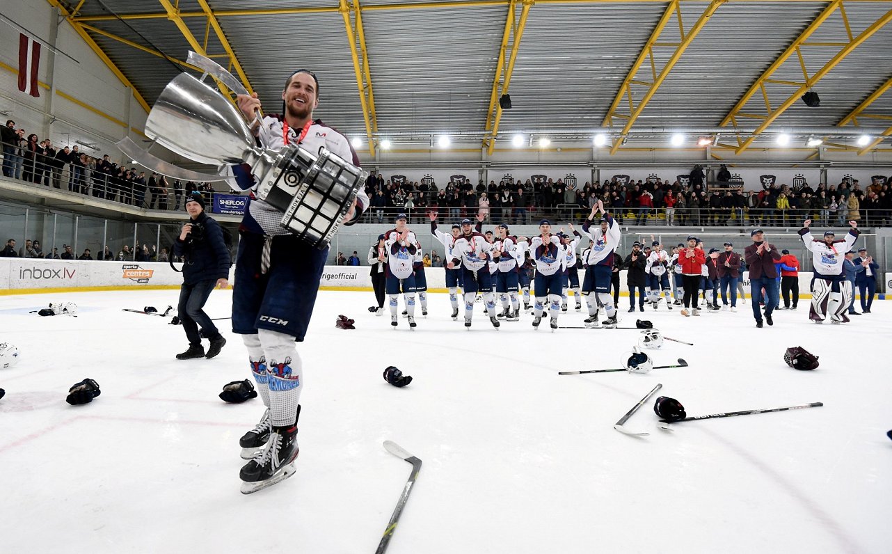 Хоккеисты Zemgale/LLU стали чемпионами Латвии по хоккею
