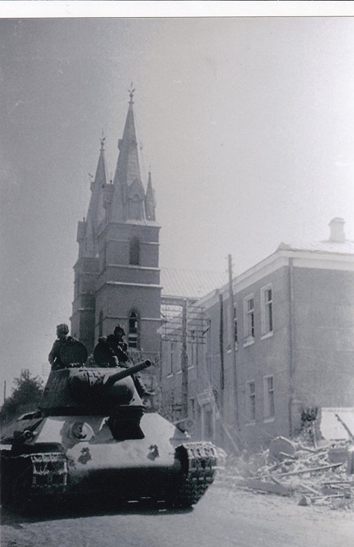 Sarkanās armijas tanks Rēzeknē, 1944. gada jūlijs-augusts