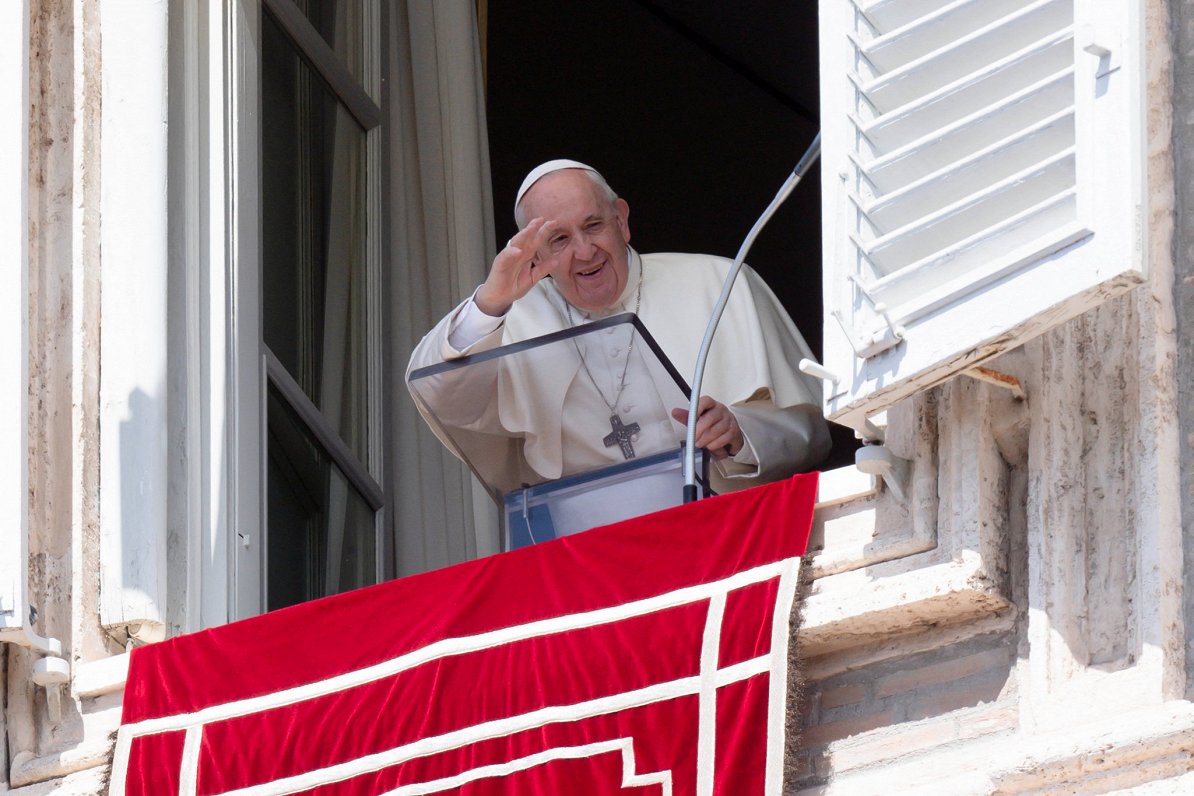 Attēlā Romas pāvests Francisks, 2022. gada 18. aprīlī