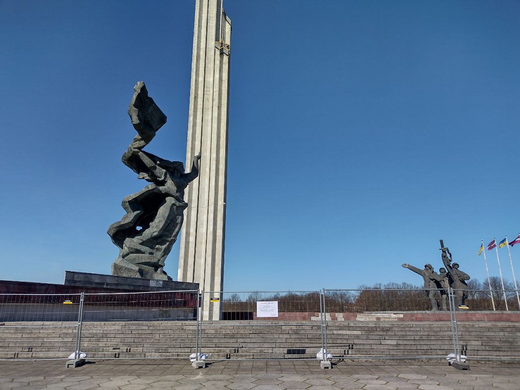 Памятник в Парке победы в рижском Задвинье
