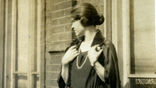 Margarēta Grosvalde ar pērļu rotu