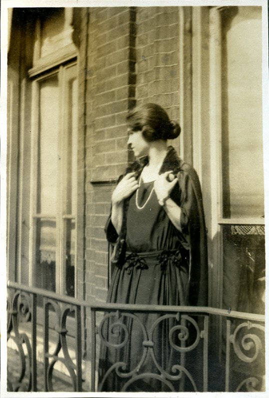 Margarēta Grosvalde ar pērļu rotu