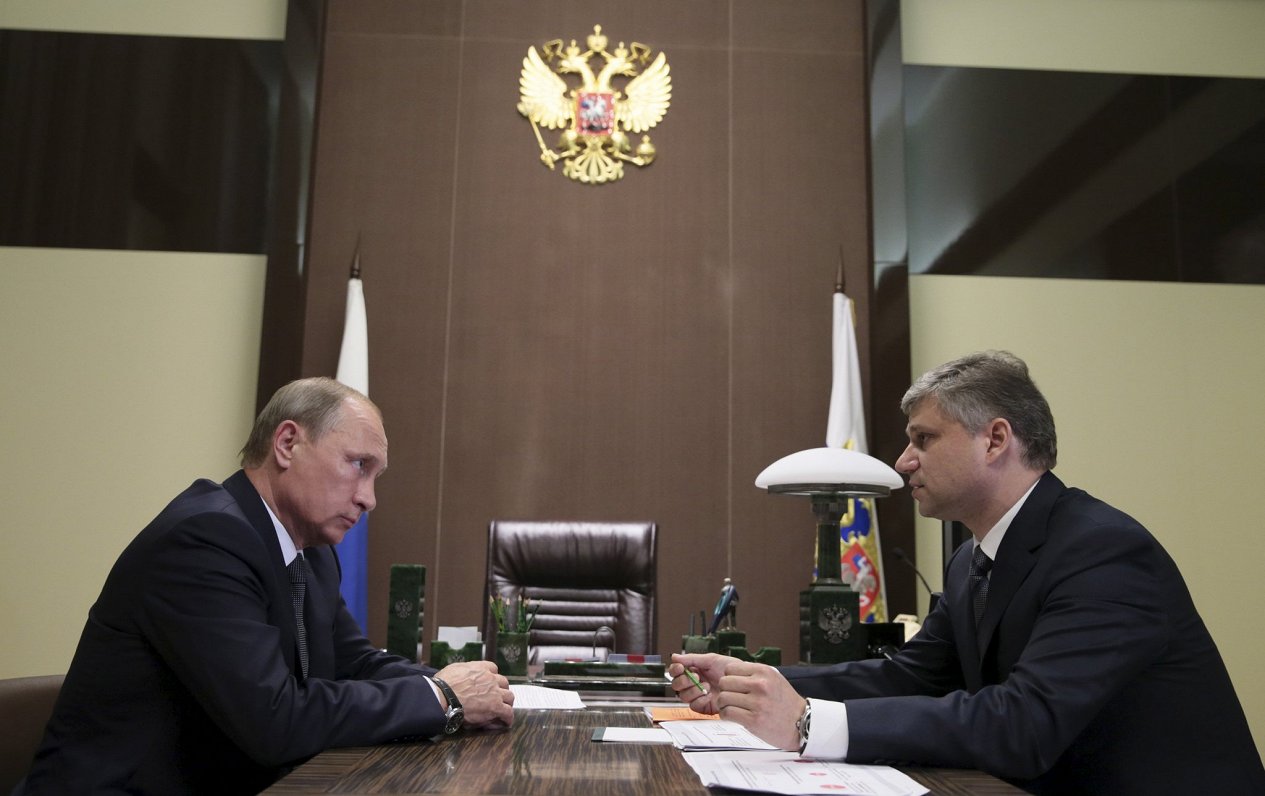 Krievijas prezidents Vladimirs Putins (no kreisās) un &quot;Krievijas dzelzceļa&quot; ģenerāldirekto...