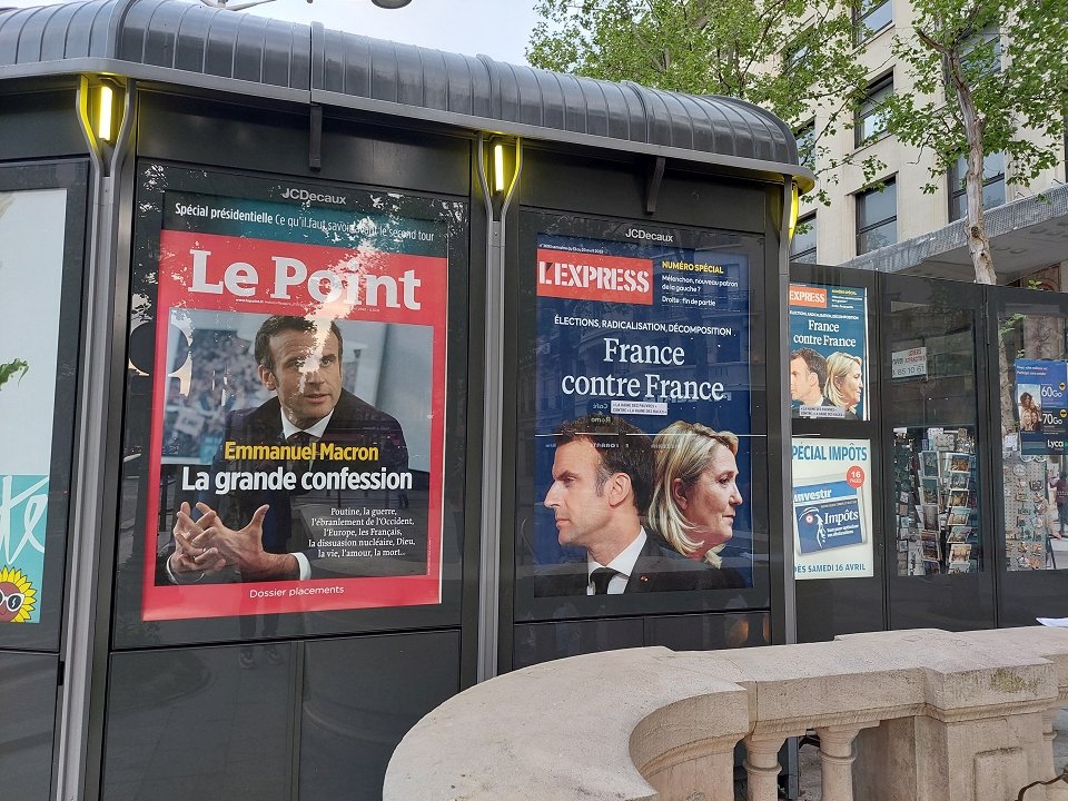 Francijas prezidenta vēlēšanu plakāti Parīzē. 2022. gada aprīlis.