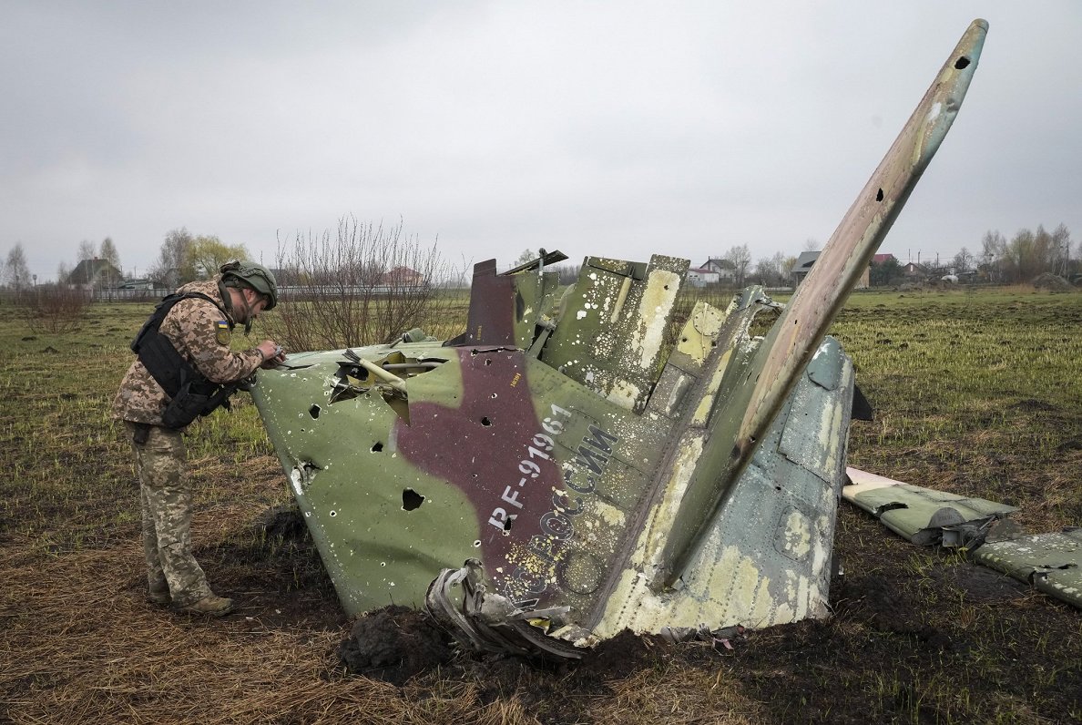 Обломки Су-25 РФ. Украина, Колонщина, близ Киева, 21.04.2022