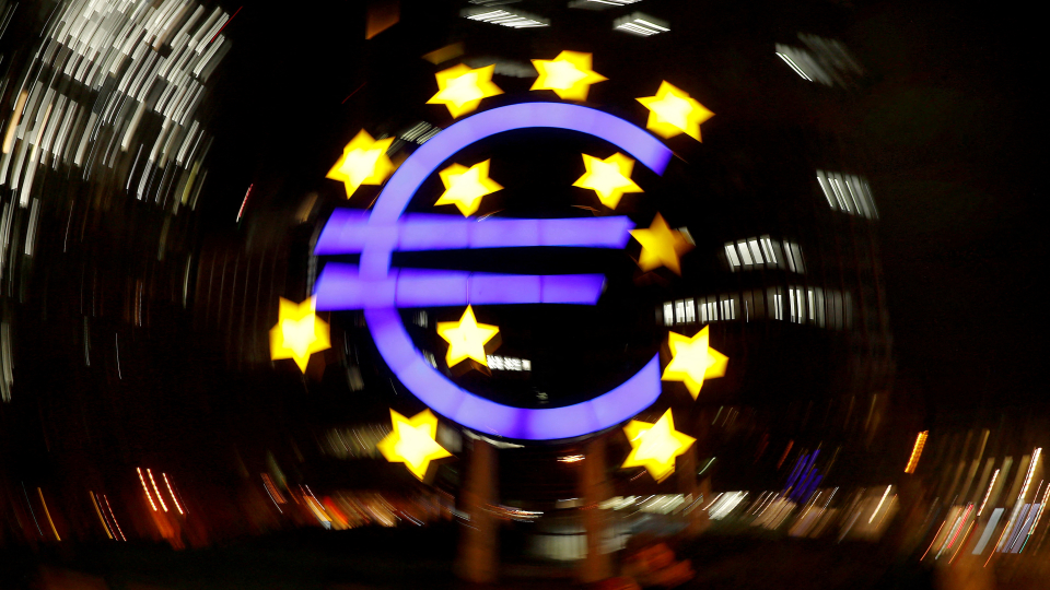 Eiro simbols Briselē.