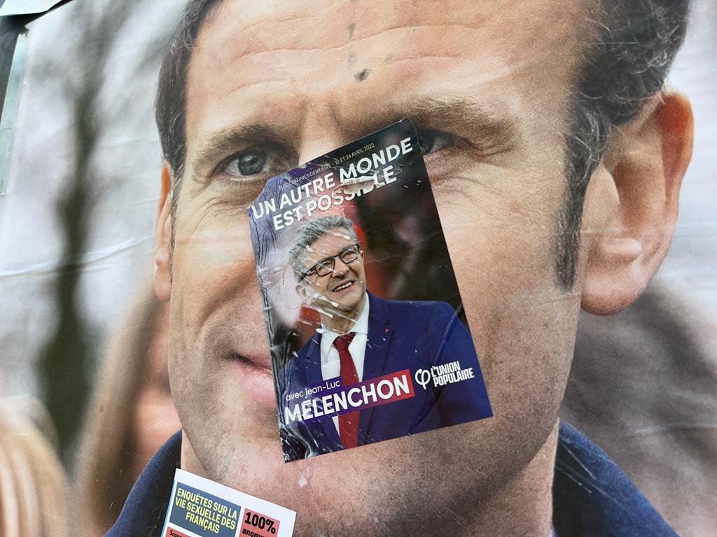 Plakāti Francijā dienu pirms vēlēšanām