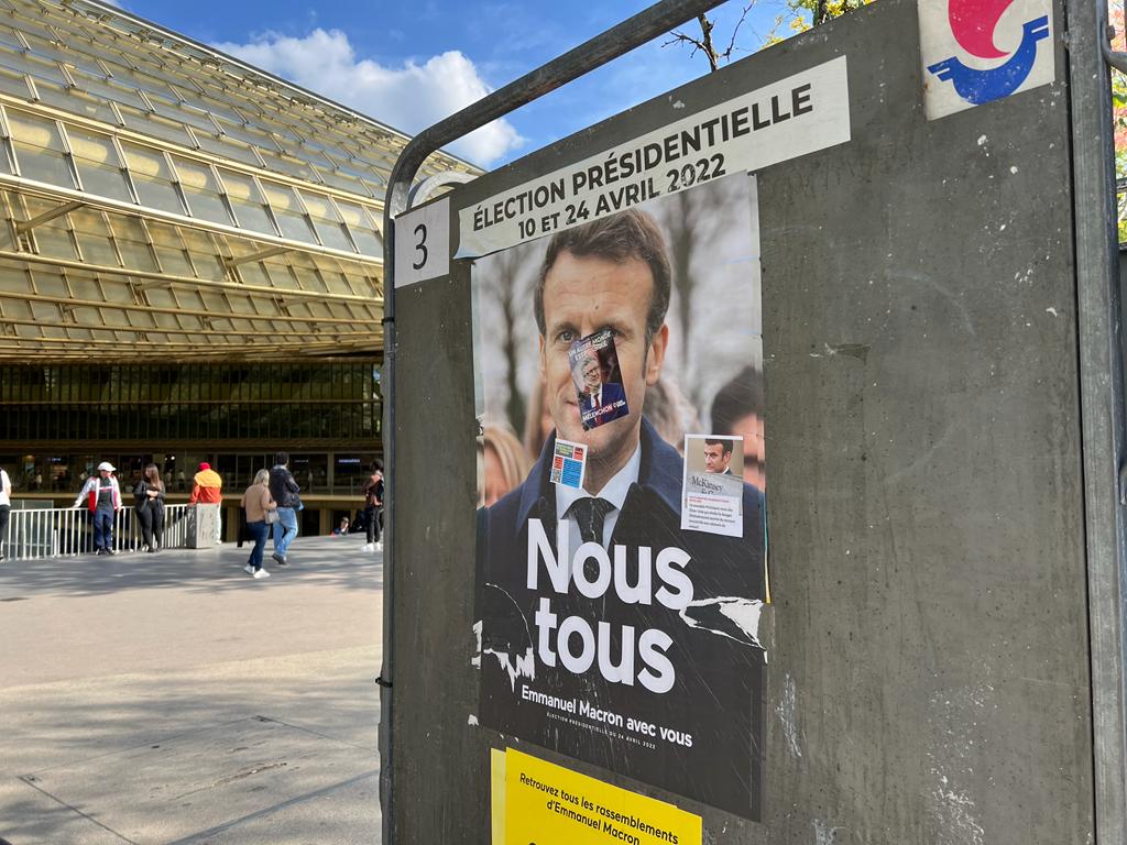 Plakāti Francijā dienu pirms vēlēšanām