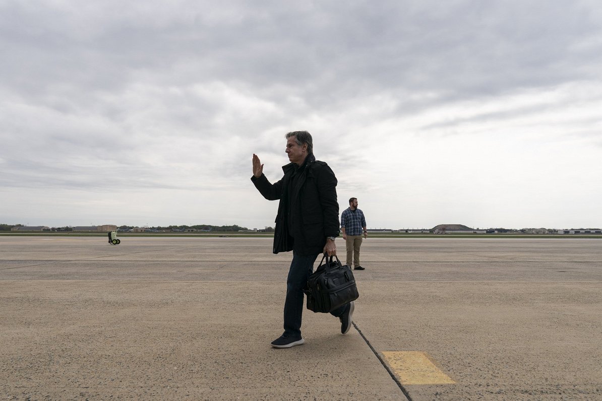 ASV Valsts sekretārs Entonijs Blinkens dodas uz lidmašīnu (23.04.2022)