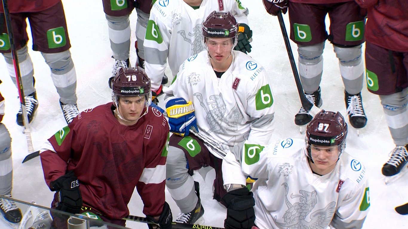 Latvijas hokejisti valstsvienības treniņā