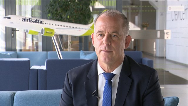 «airBaltic» izpilddirektors: Mēs biļešu cenas proaktīvi nepalielināsim, bet tās pakāpeniski augs inflācijas ietekmē