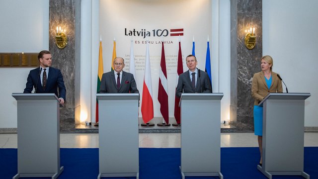 Baltijas valstu un Polijas ārlietu ministri aicina stiprināt NATO pastāvīgo klātbūtni reģionā