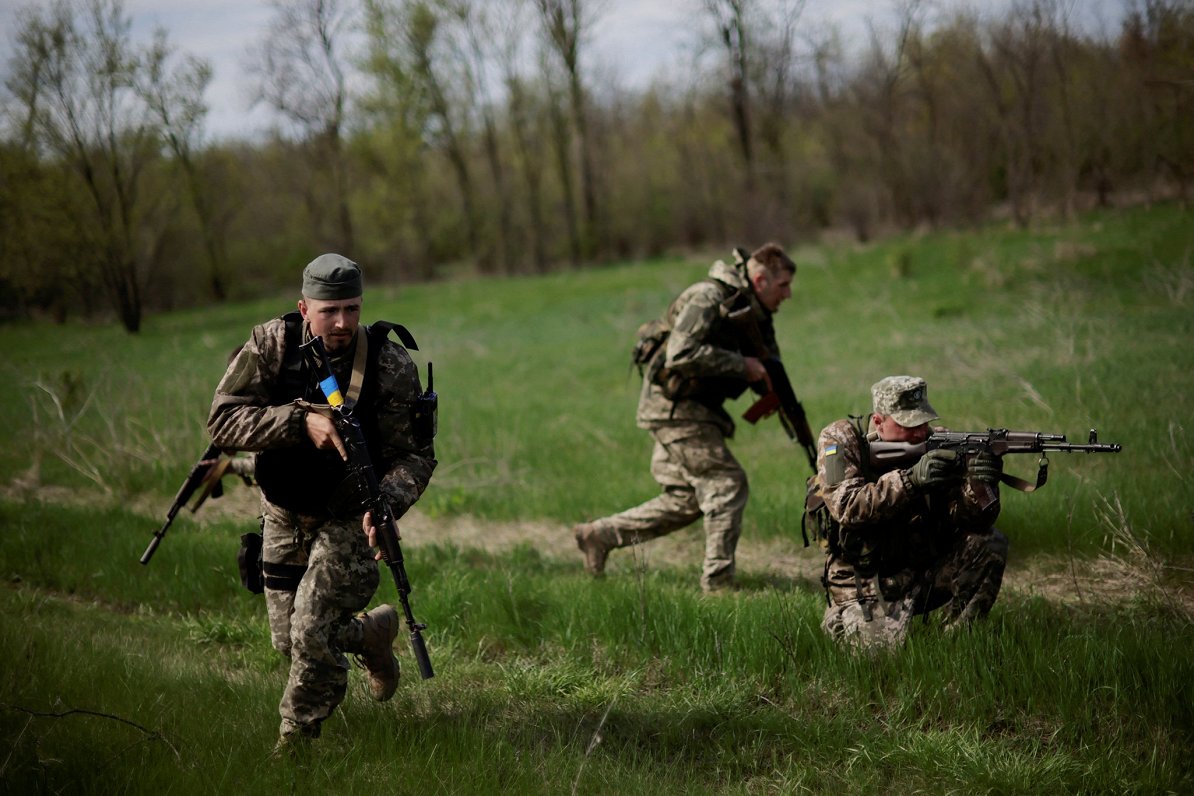 Ukrainas armijas karavīri mācībās Zaporižjas apgabalā