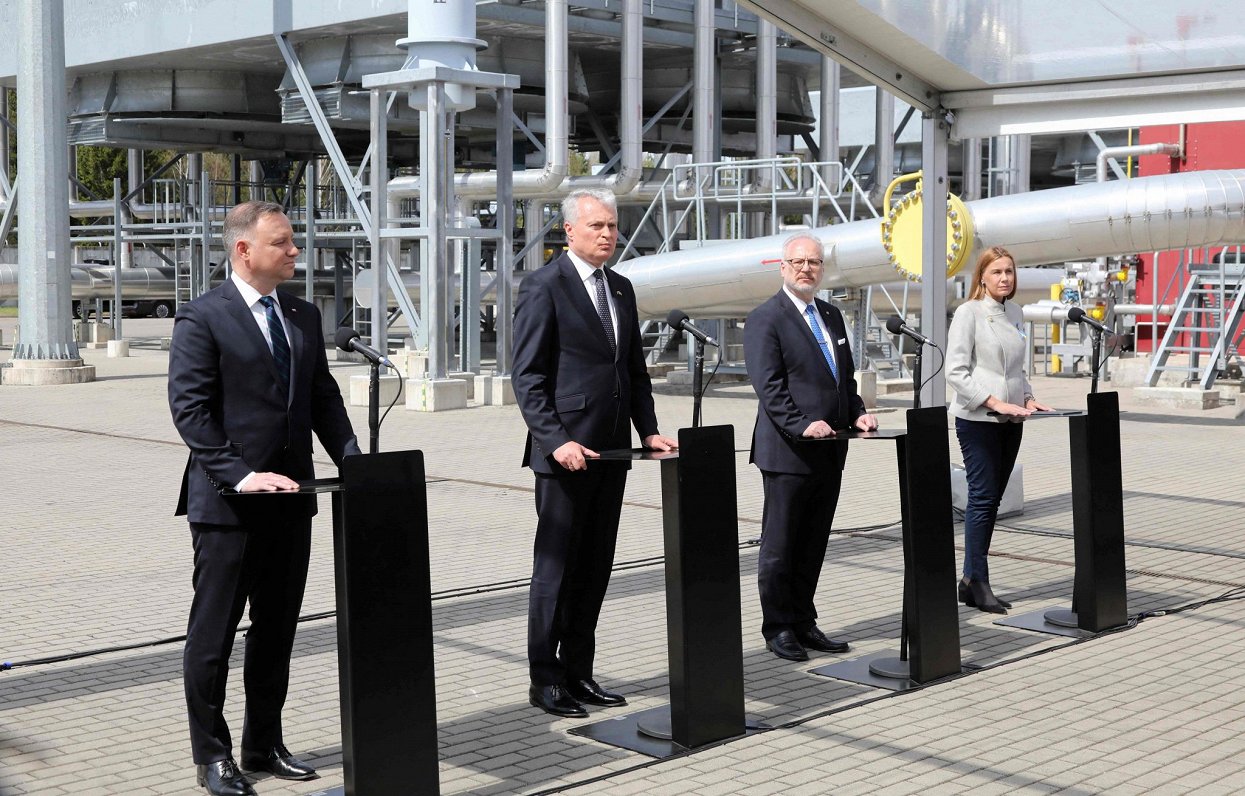 Baltijas un Polijas līderi atklāj gāzes cauruļvada starpsavienojumu Lietuvā. 2022. gada 5. maijs.