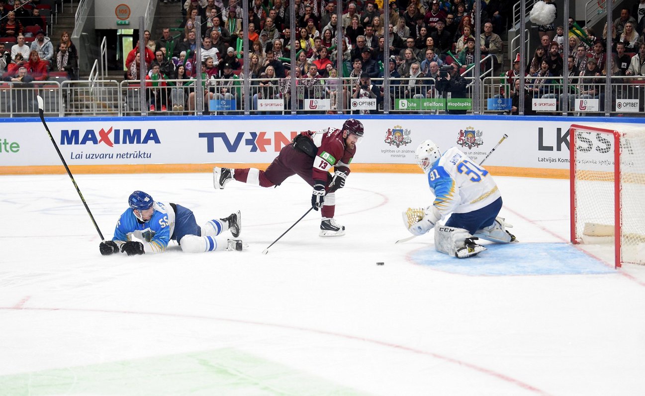 Latvijas un Kazahstānas hokeja izlases pārbaudes spēlē Rīgā