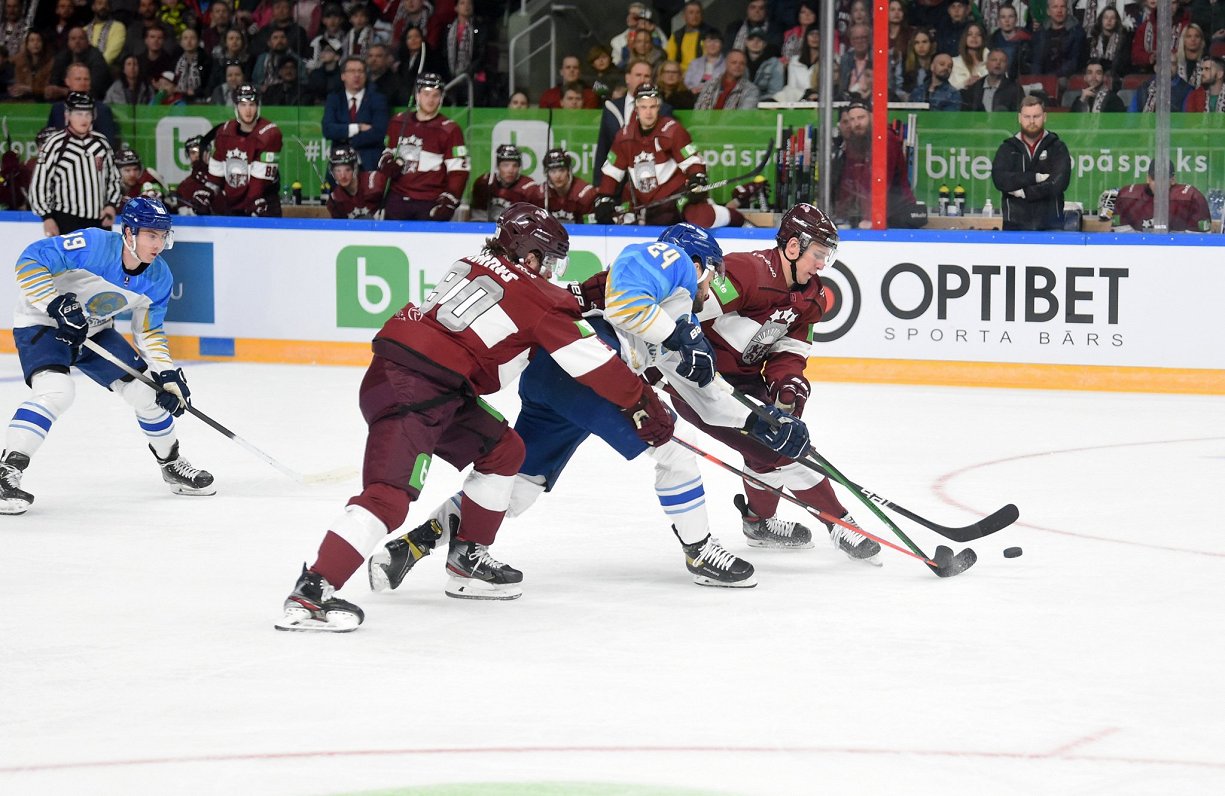 Latvijas un Kazahstānas hokeja izlases pārbaudes spēlē Rīgā