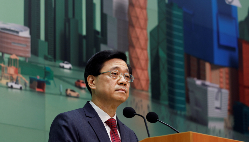 Honkongas līdera amatā ievēlēts bijušais drošības struktūru darbinieks un Pekinas lojālists Lī
