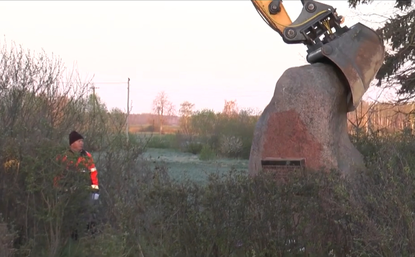 Jelgavas novadā demontē padomju laika piemiņas akmeni
