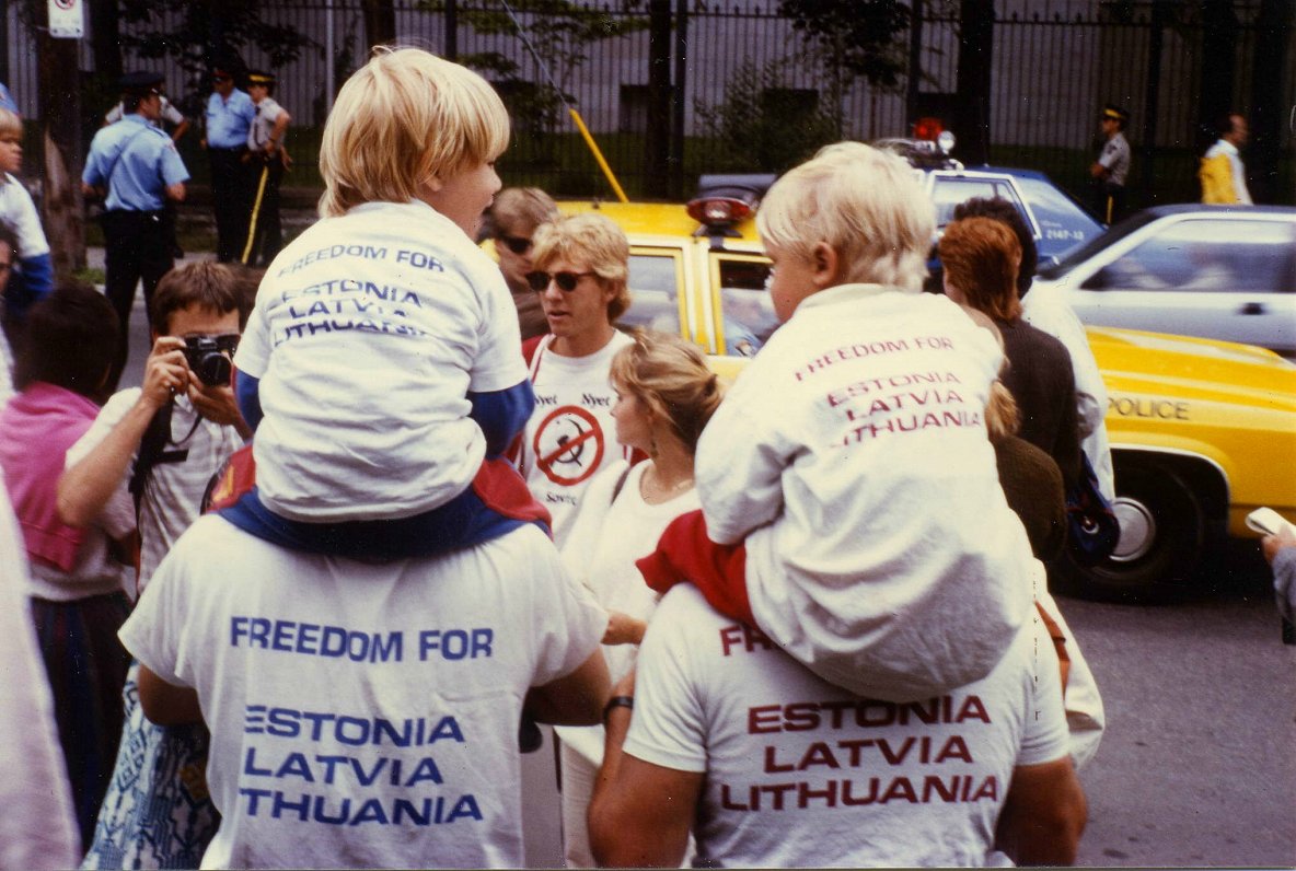 Demonstrācija 7. VLJK Otavā, ASV 1986. gada 10. jūlijā