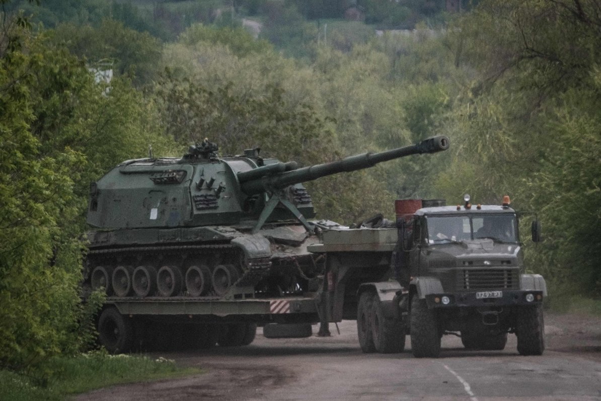 Ukrainas armijas tanka pārvietošana valsts Austrumos