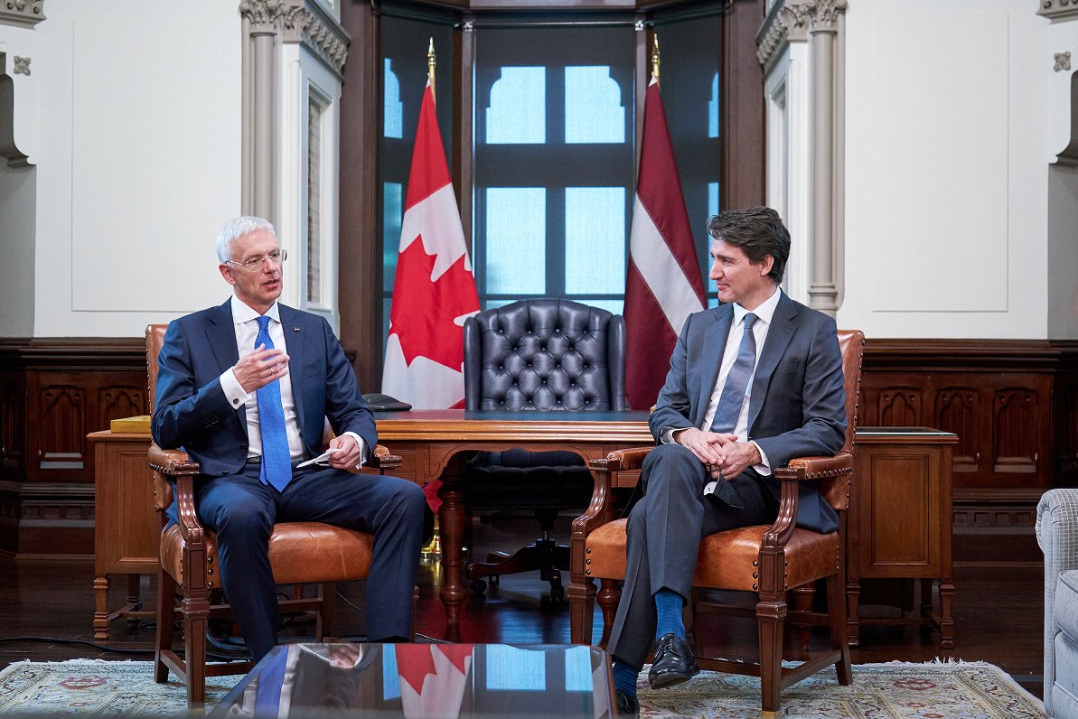 Kariņš and Trudeau in Canada, May 2022