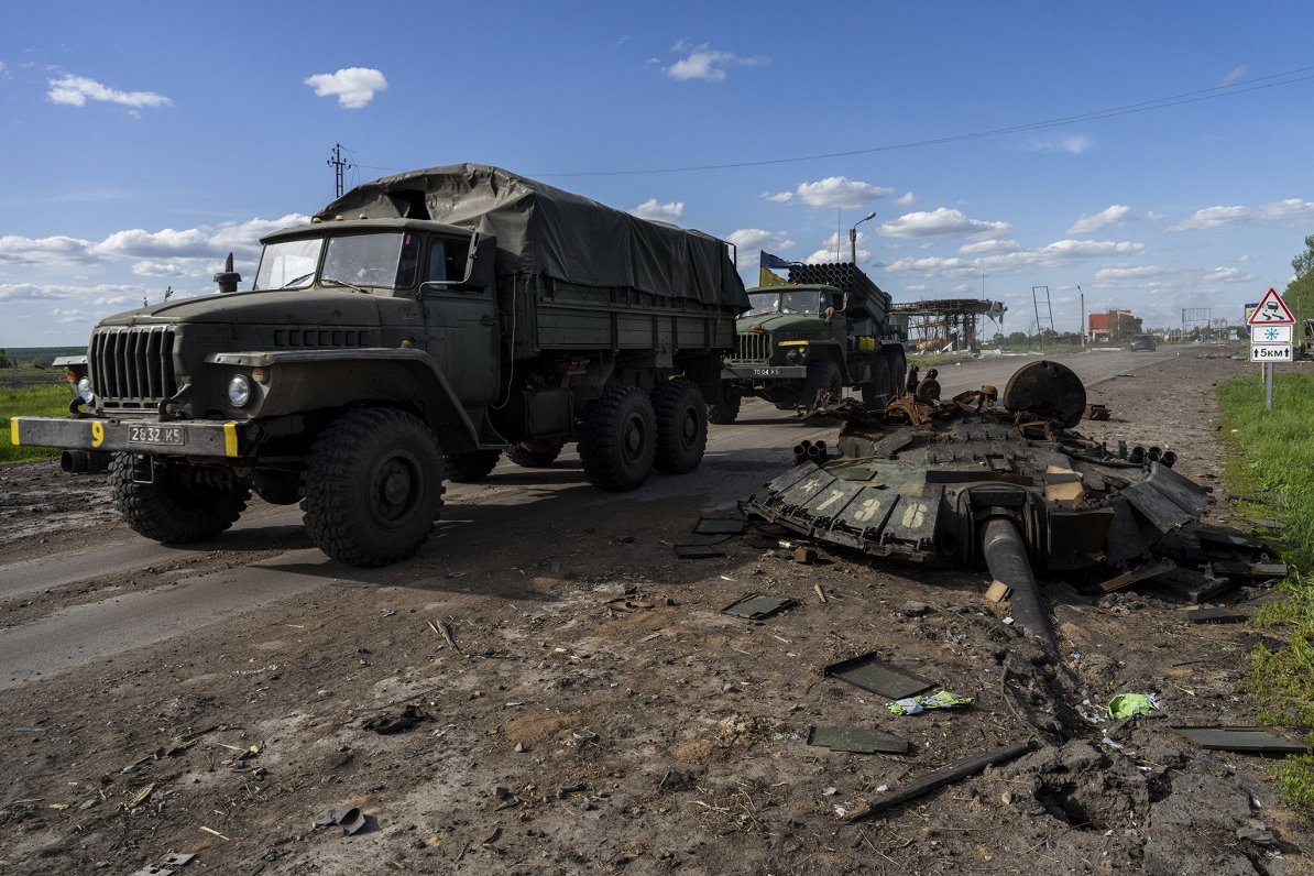 Ukrainas armijas transportlīdzekļi Harkivas apgabala ziemeļos (13.05.22.)