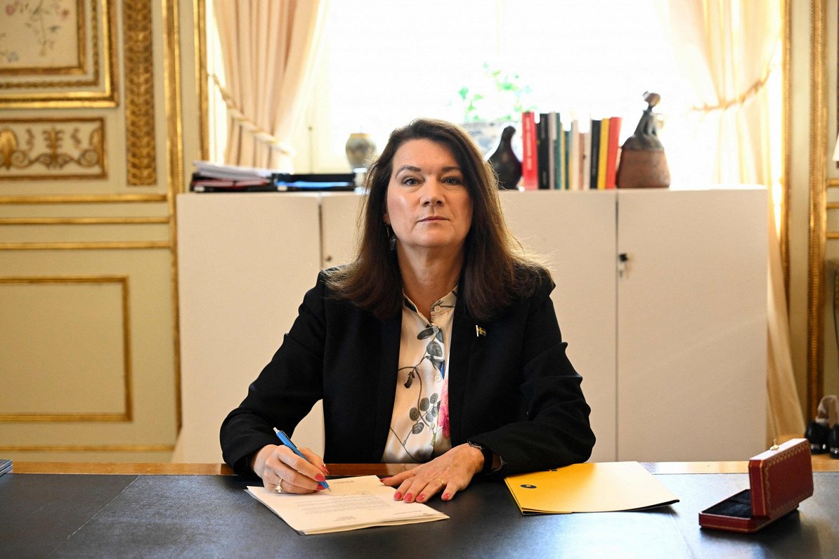 Zviedrijas ārlietu ministre Anna Linde paraksta valsts pieteikumu dalībai NATO, 17.05.2022.