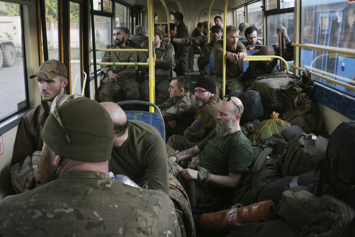 No Mariupoles rūpnīcas «Azovstaļ» izvesta jauna Ukrainas karavīru grupa (17.05.2022)