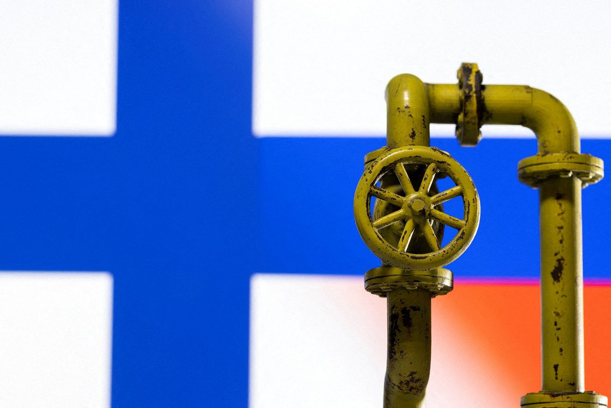 Dabasgāzes cauruļvads ar Somijas un Krievijas karoga krāsām (Ilustratīvs foto)