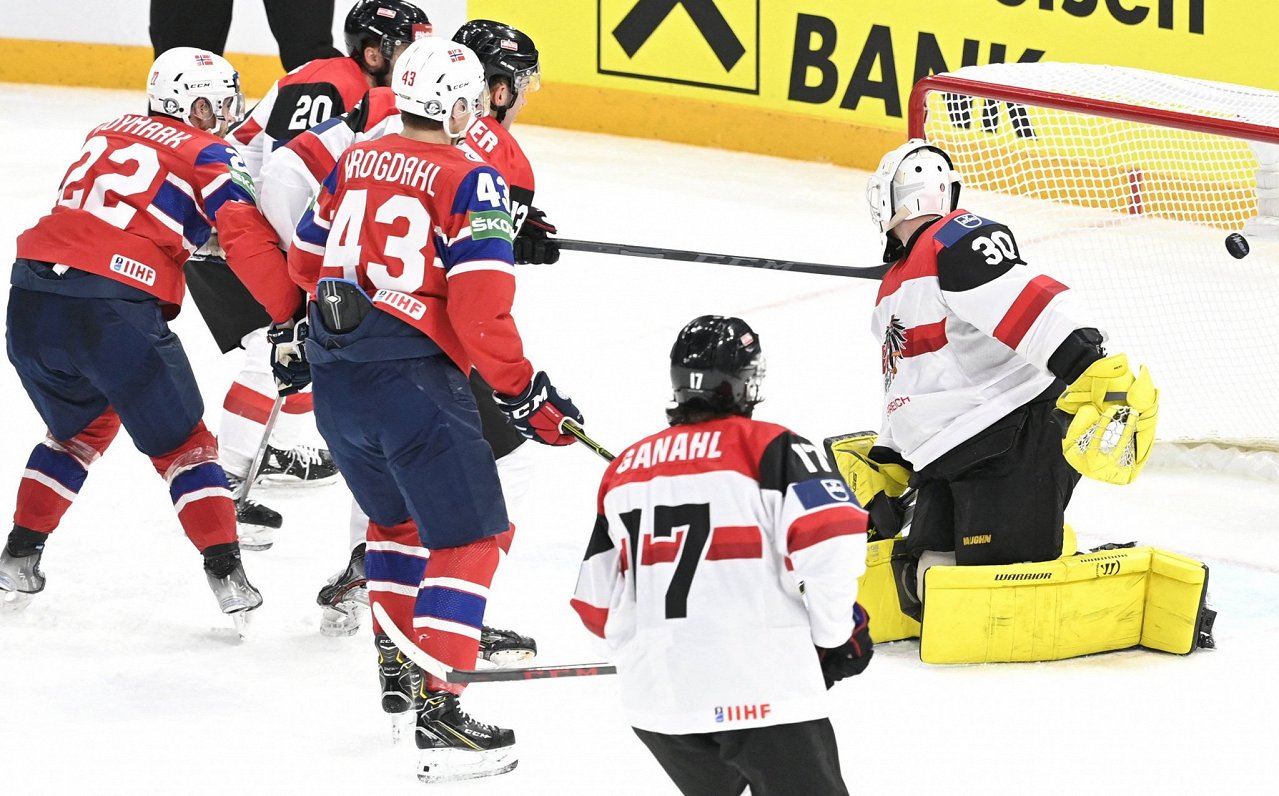 Norvēģijas hokeja izlase gūst trešos vārtus spēlē pret Austriju