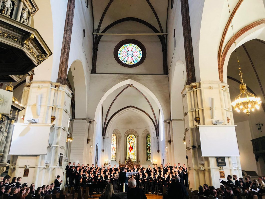 Riga Dome Choir from the USA together with the choir “Sōla” of the Academy of Culture premiered the work of Ēriks Ešenvalds / Article