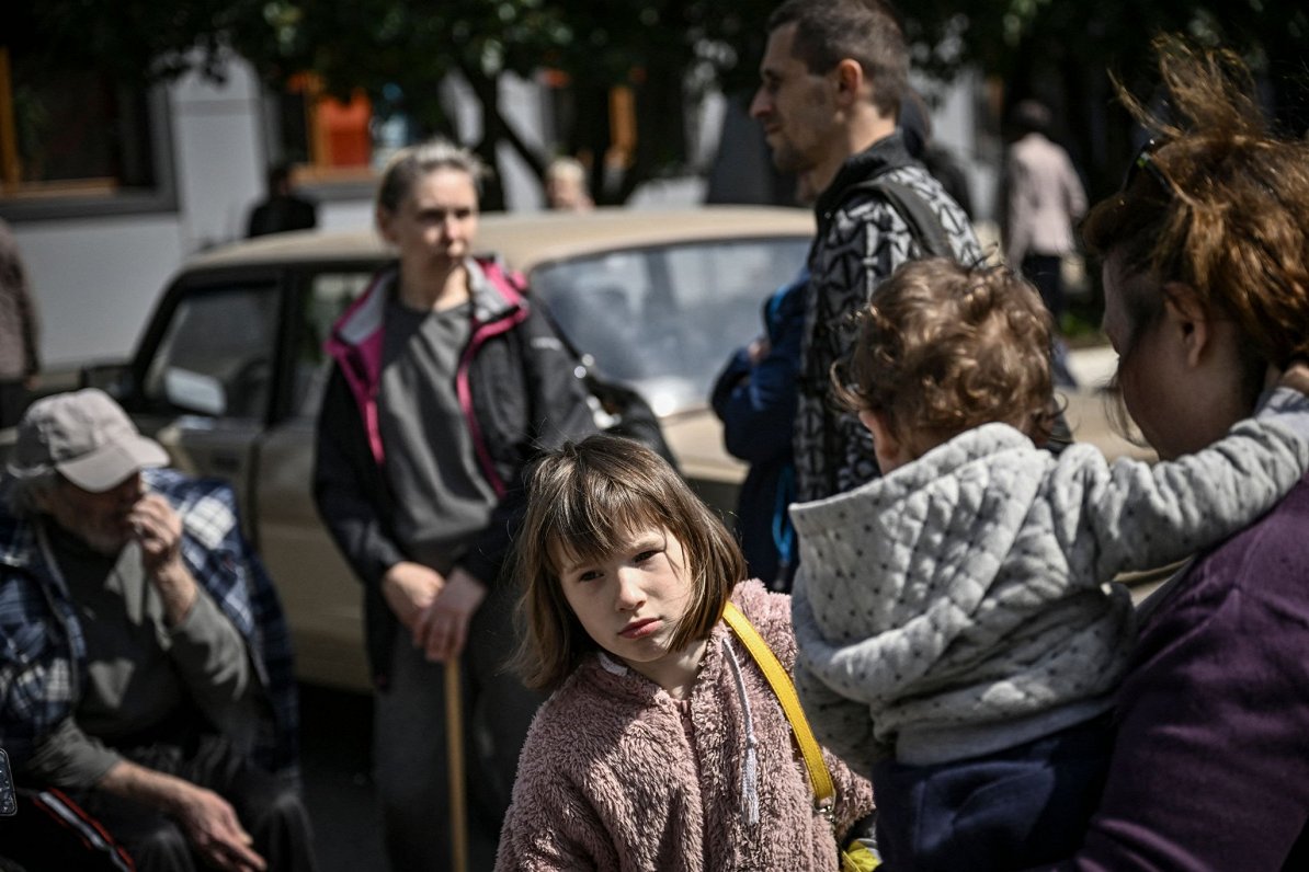 Evakuētie civiliedzīvotāji no Bahmutas, Austrumukrainā.