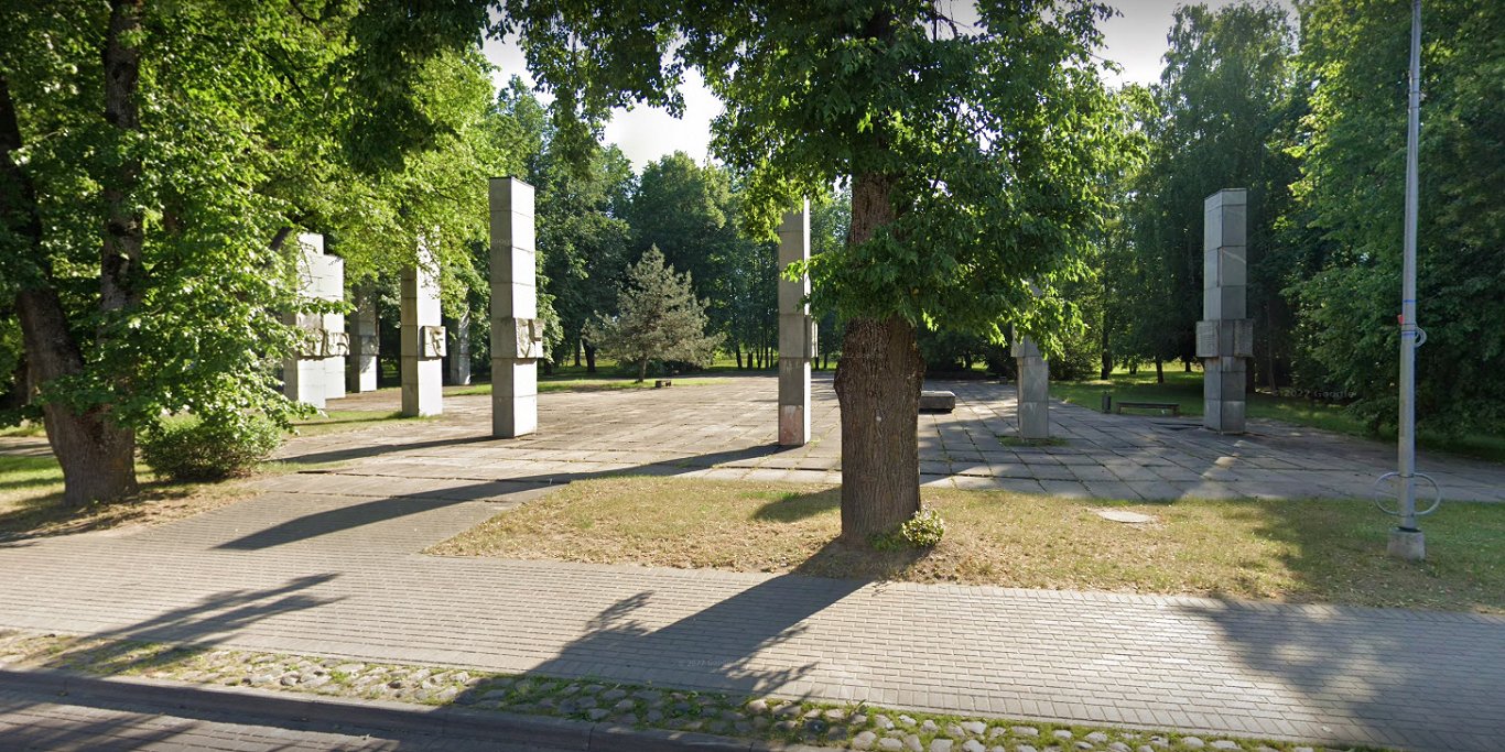 Padomju piemineklis Jēkabpilī, Rīgas ielā.