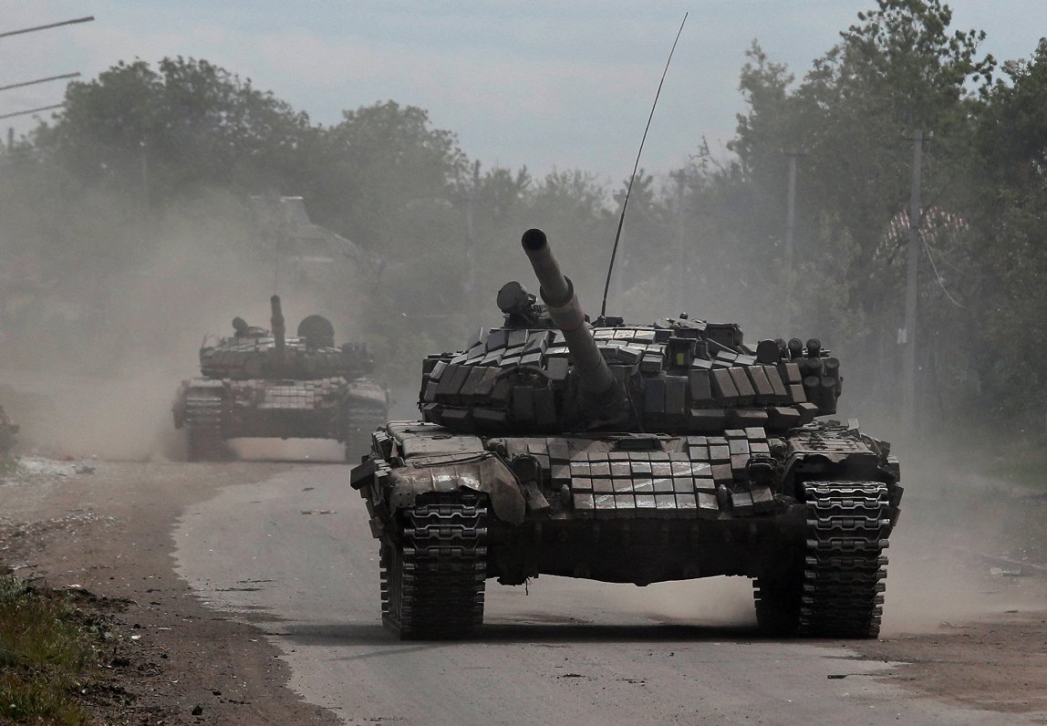 Krievijas armijas tanki Luhanskas reģionā Ukrainā. 2022. gada 26. maijs.