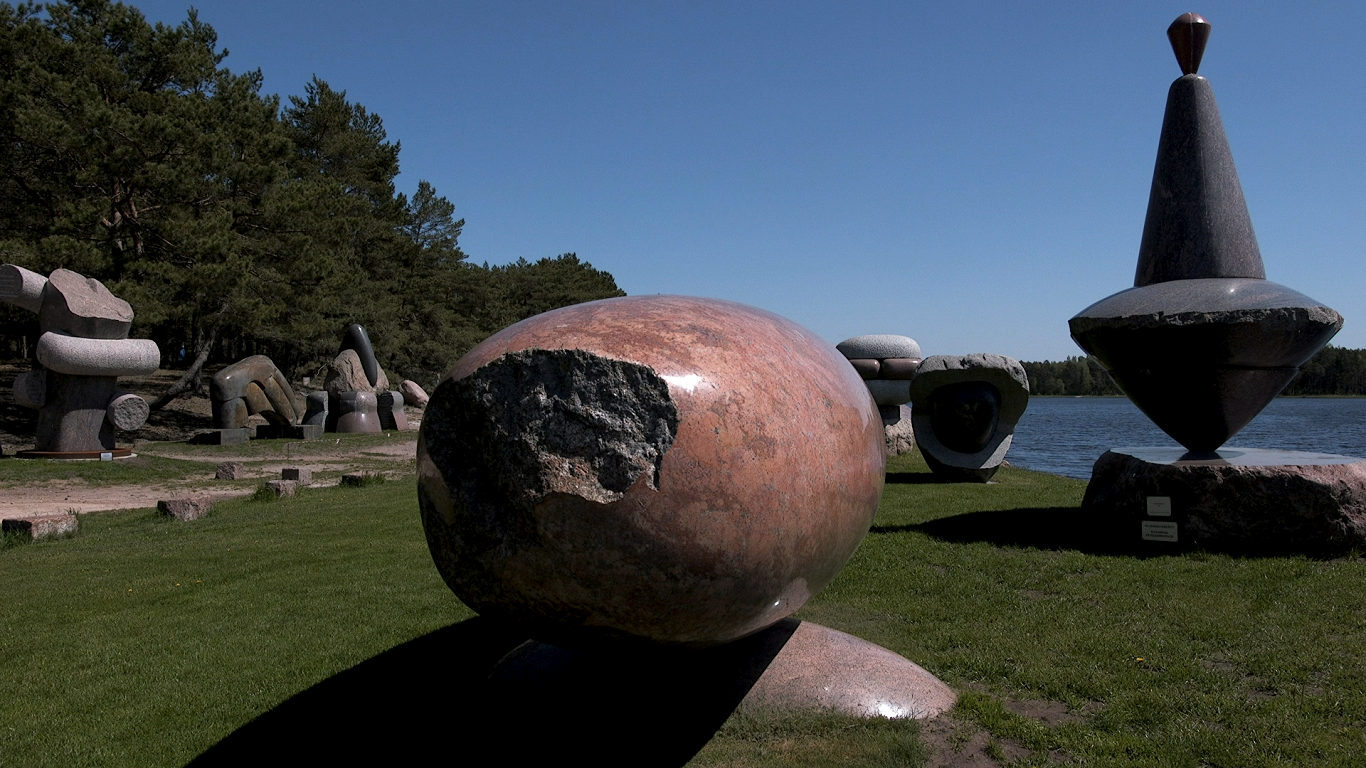Tēlnieka Paula Jaunzema skulptūru parks Vakarbuļļos