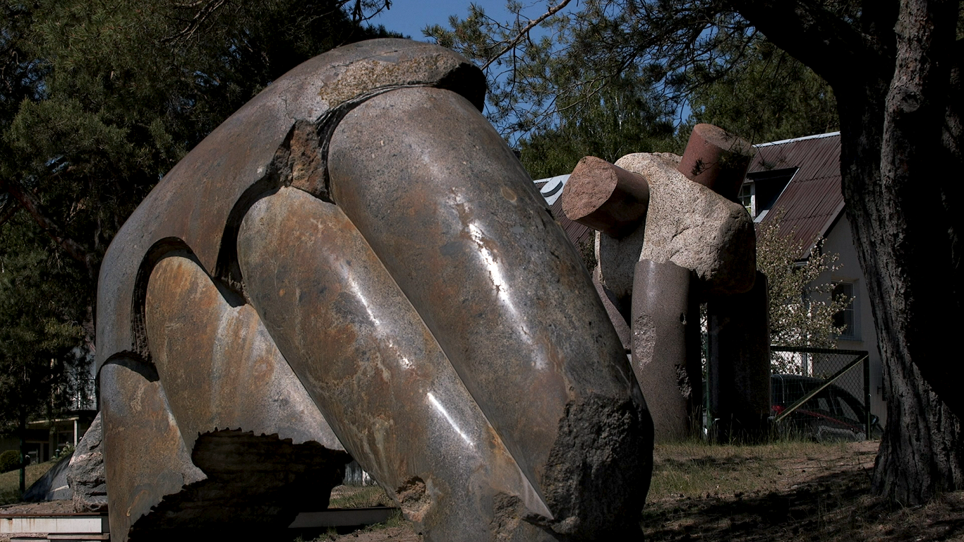 Tēlnieka Paula Jaunzema skulptūru parks Vakarbuļļos