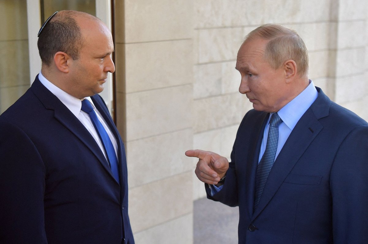 Krievijas prezidents Vladimirs Putins un Izraēlas premjers Naftali Benets tikšanās laikā 2021. gada...