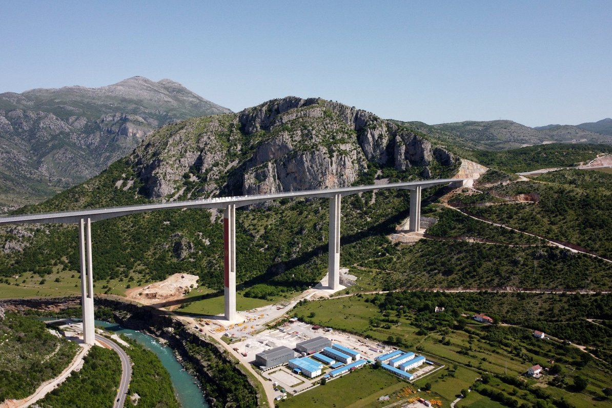 Tilts uz lielceļa, kam paredzēts savienot Melnkalni un Serbiju