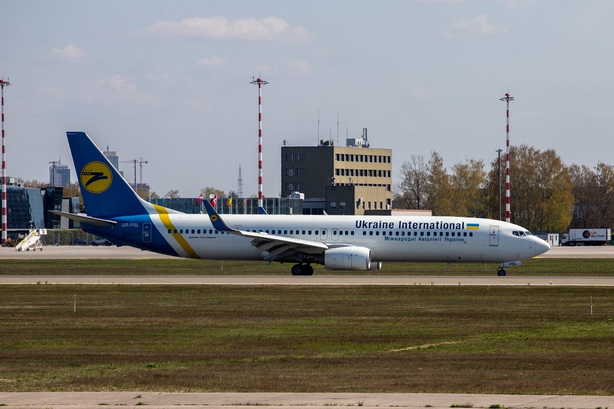 Ukrainas lidsabiedrības lidmašīna starptautiskajā lidostā &quot;Rīga&quot;